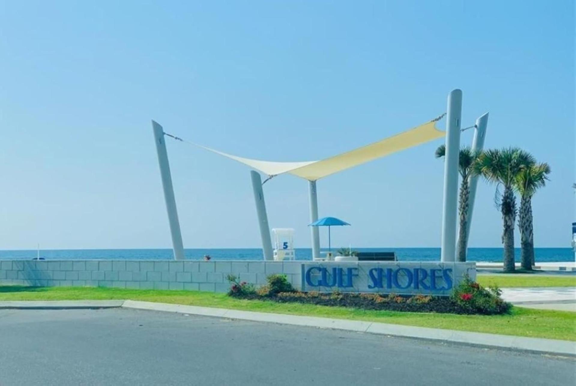 The Beach Is Only Steps Away 굴프 쇼어스 외부 사진
