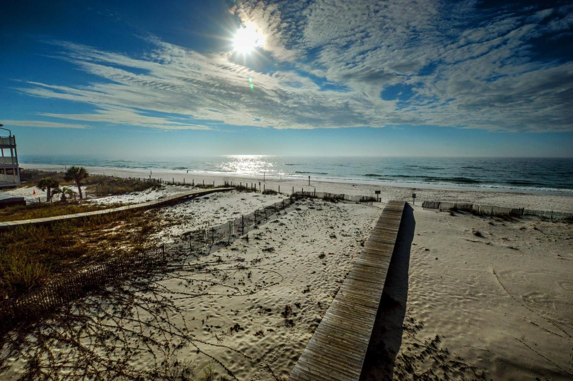 The Beach Is Only Steps Away 굴프 쇼어스 외부 사진